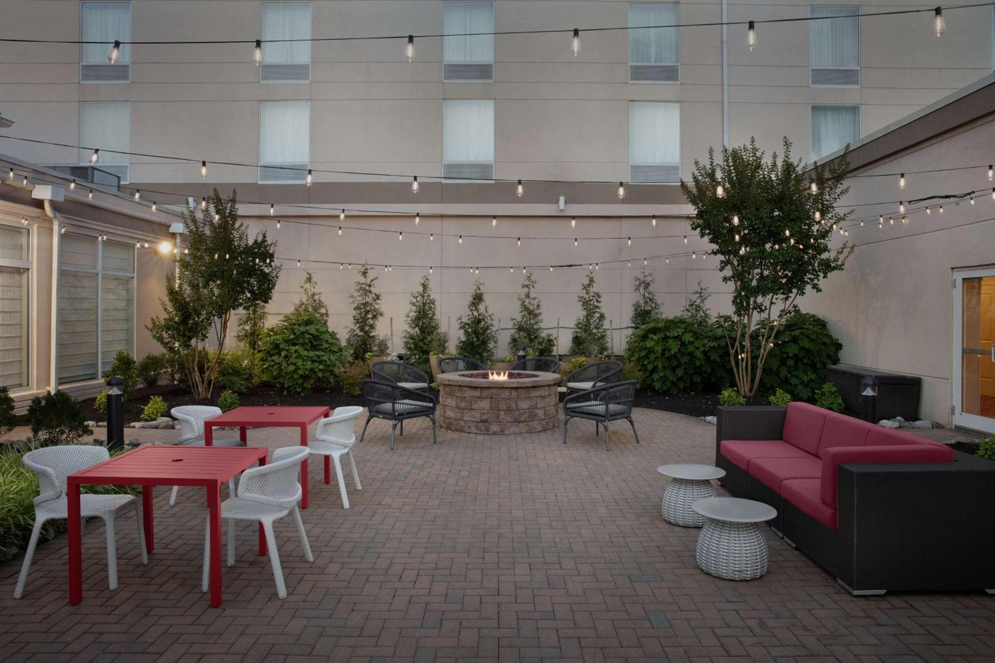 Hilton Garden Inn Philadelphia-Fort Washington Exterior foto